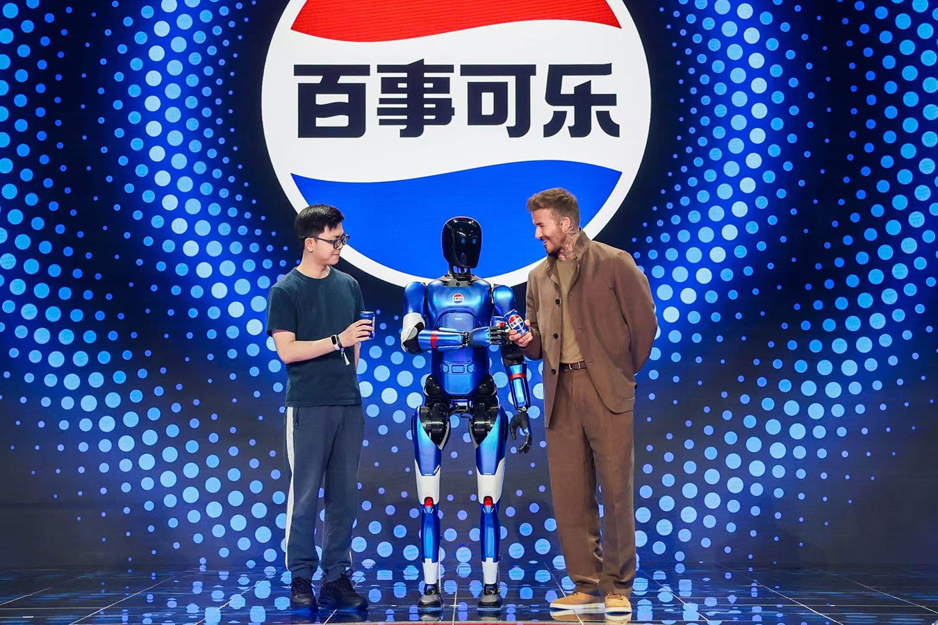 NG大舞台机器人携手百事中国共创“百事蓝宝” 共燃渴望新章